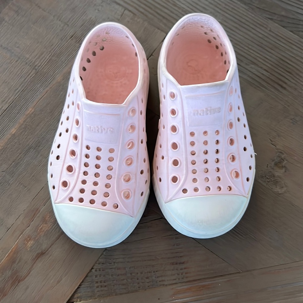 Native Shoes Size 7